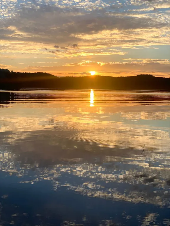 Домик в живописном месте на берегу Ладожского озера