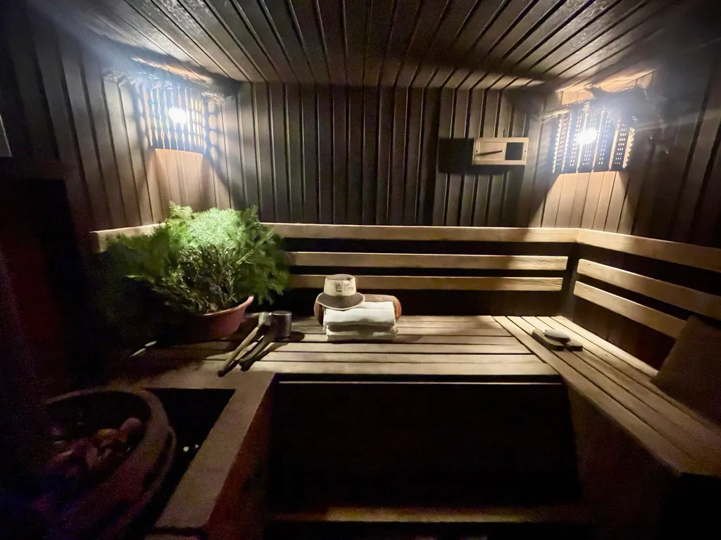 Уютный коттедж в лесу