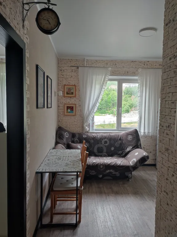 Квартира с видом из окна на подъемник