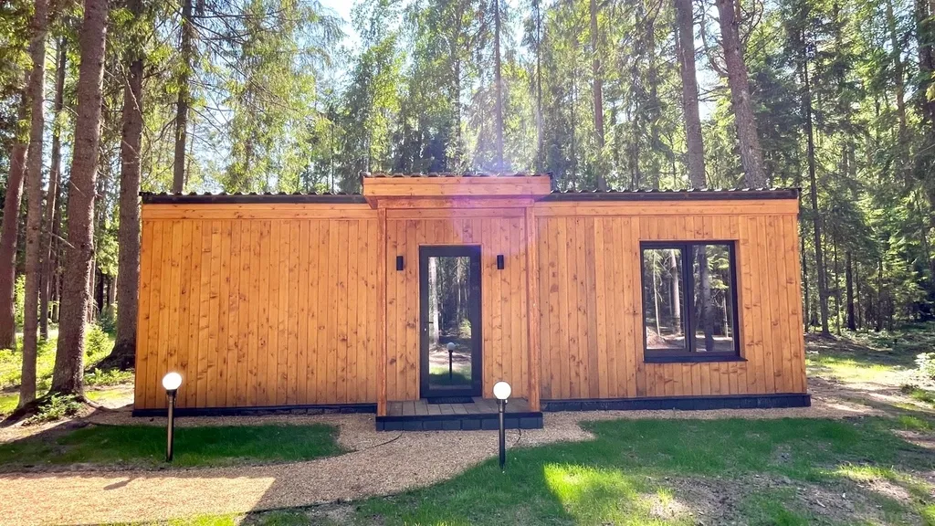 Коттедж Домик в лесу у озера для семейного отдыха — Турбаза Чайка