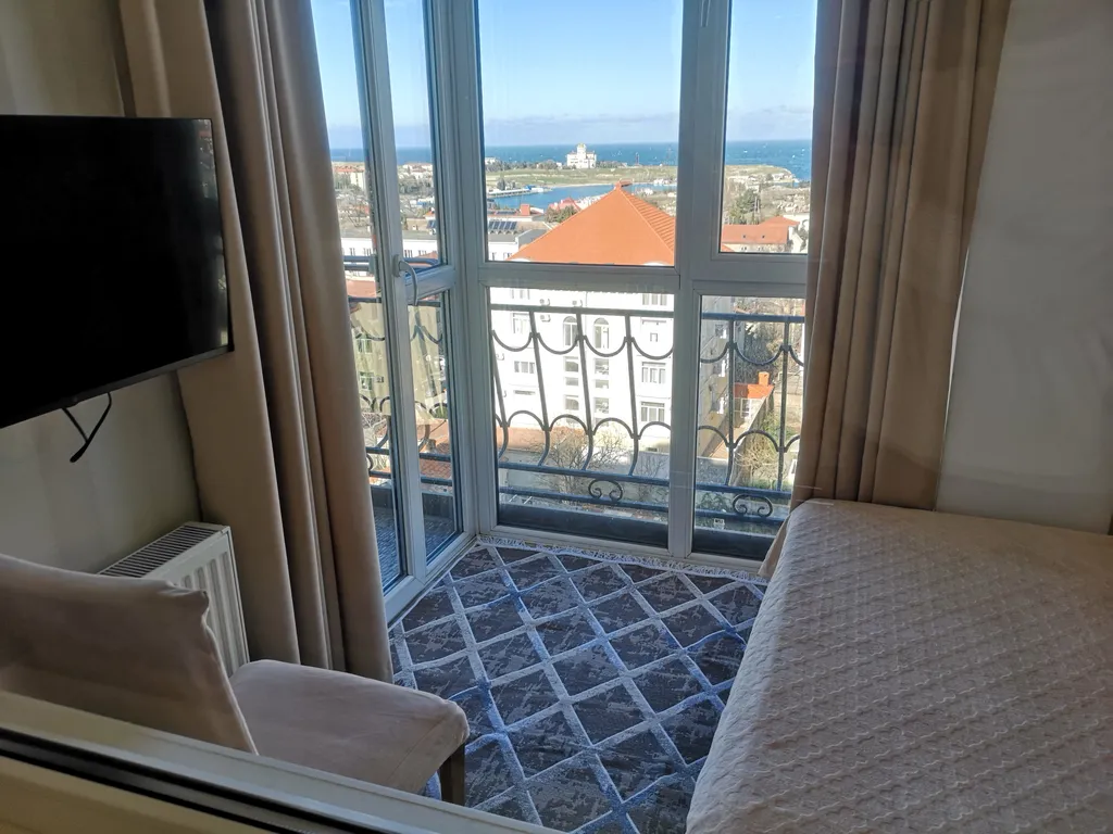 Квартира Уютная квартира с видом на море и Херсонес недалеко от центра — Севастополь