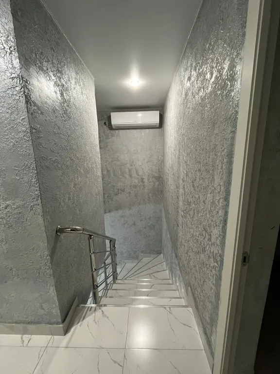 2-х этажный коттедж с бассейном на берегу