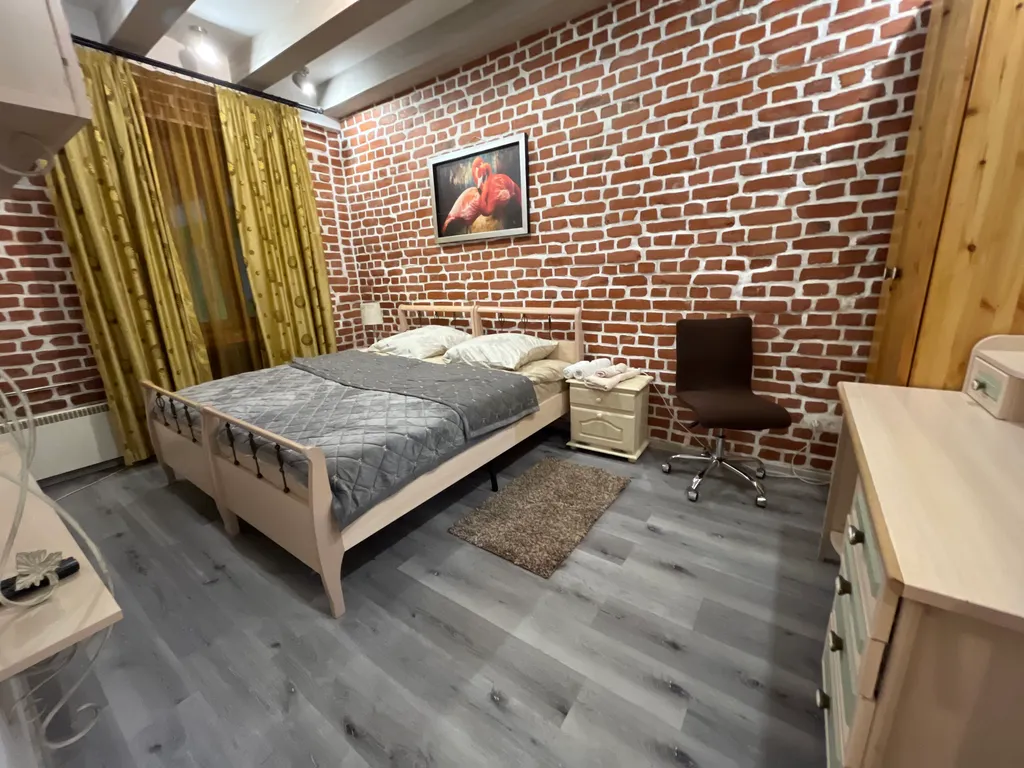 Апартаменты логово румс двухкомнатные пятиместные