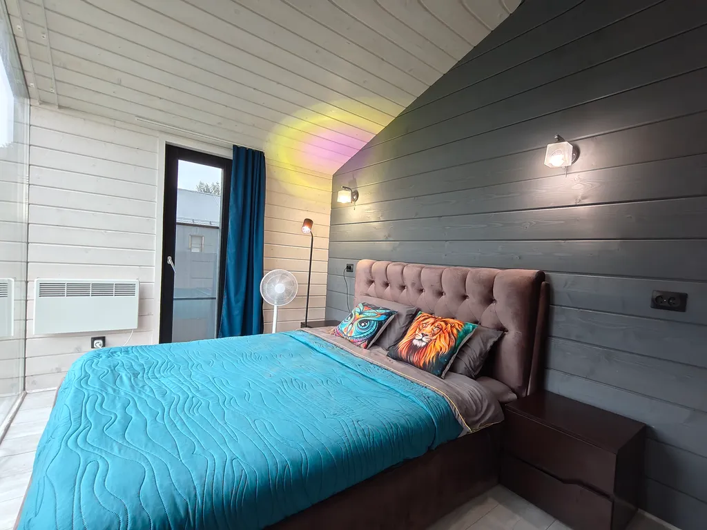 Панорамный коттедж с сауной у леcа