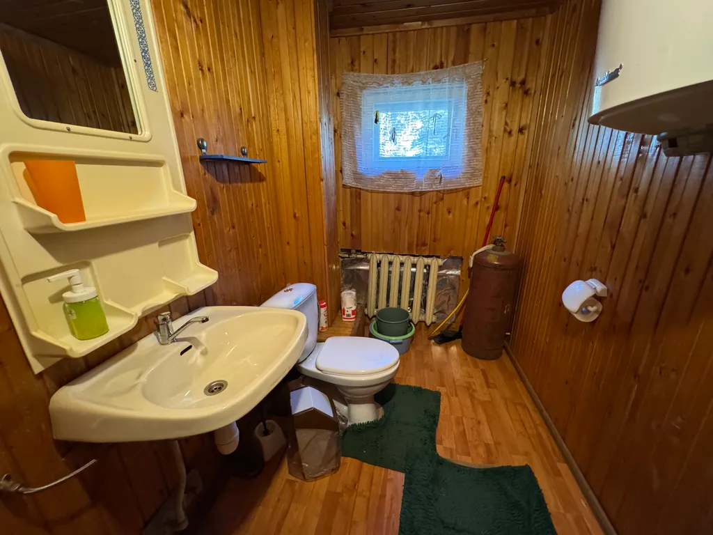 Ретро-дача с баней на берегу лесного озера