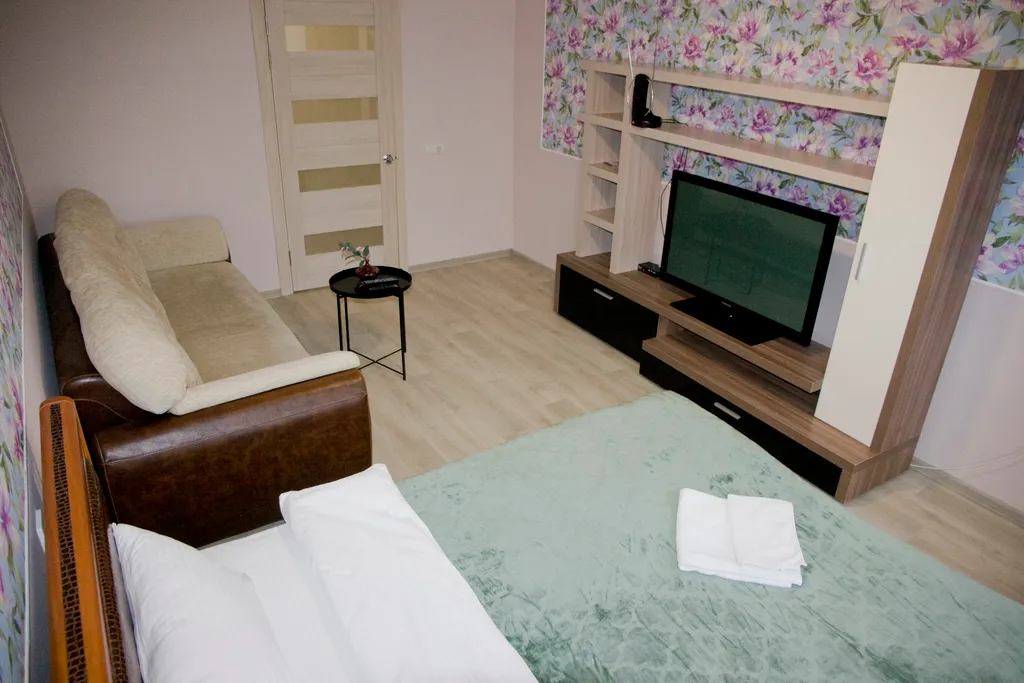 Теплая двухкомнатная с большой кухней