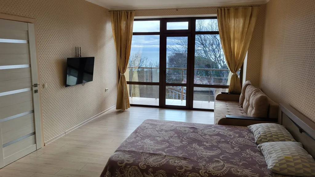 Апартамент двухкомнатный с видом на море