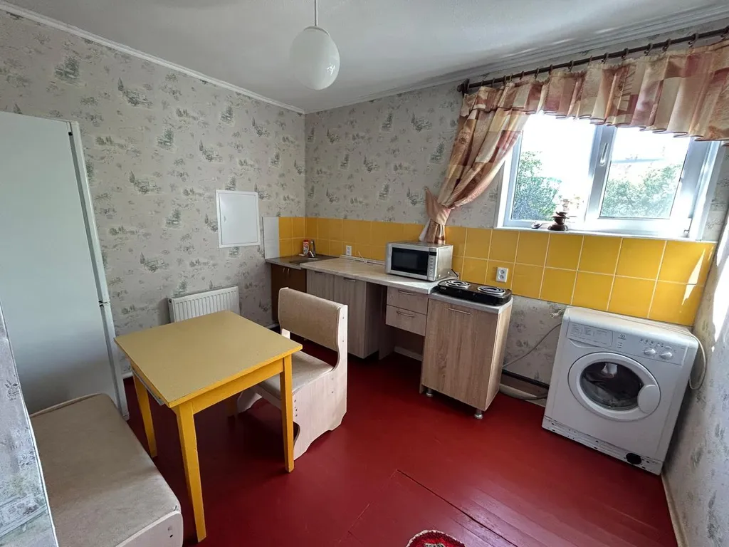 Уютный просторный дом с верандой в тихом месте