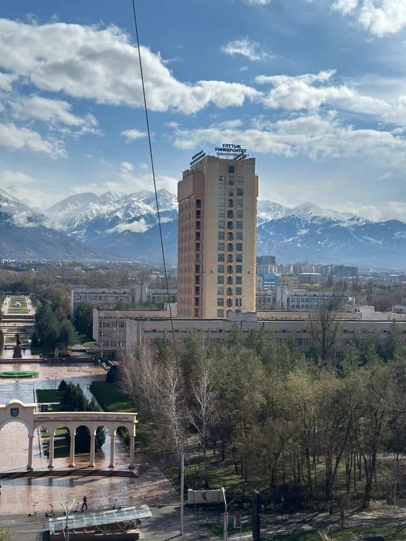 Квартира с видом на горы рядом парки  в экологически чистом районе — аренда посуточно в Алматы