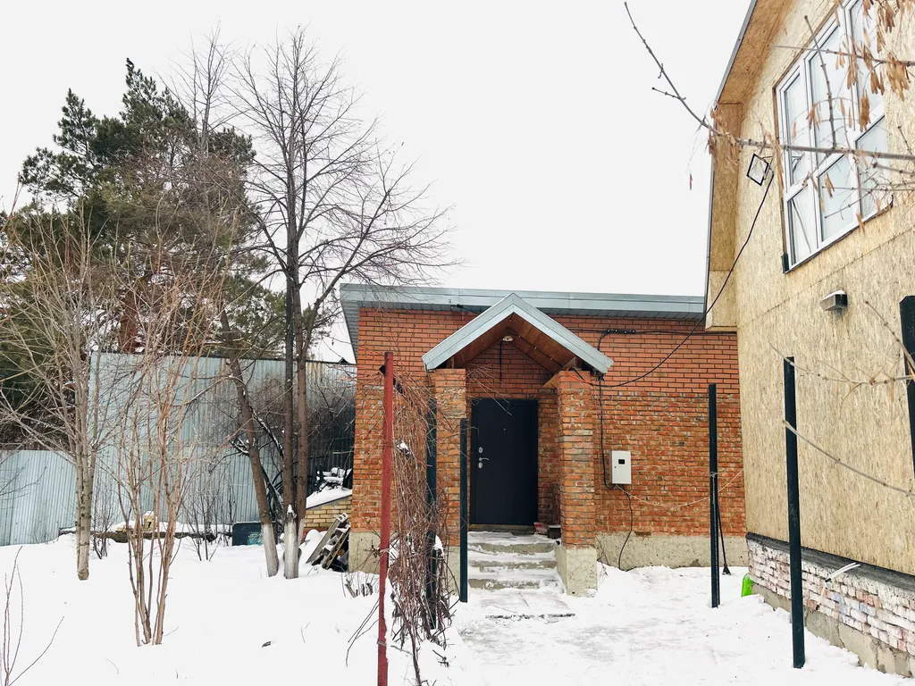 Домик в соснах с баней