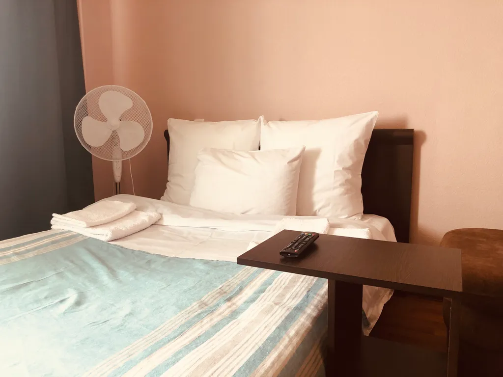 Квартира Квартира с большой кухней и диваном, Татышев пешком в 15-20 минутах — Красноярск