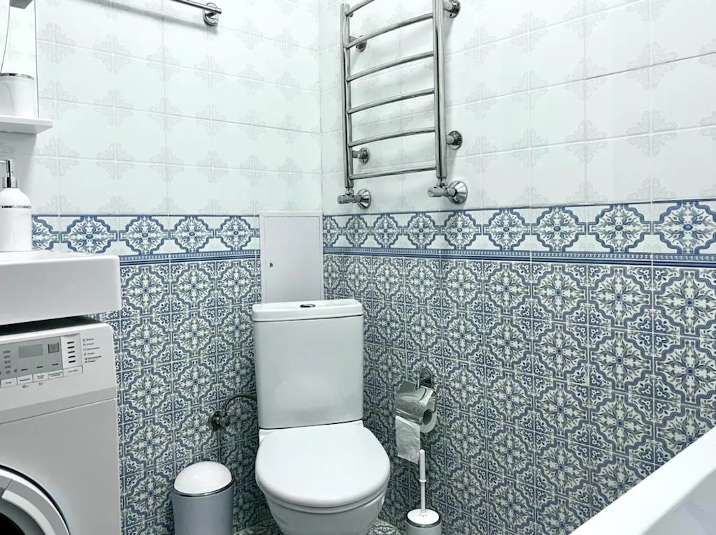 Студия Көктем с национальным колоритом и  видом на город