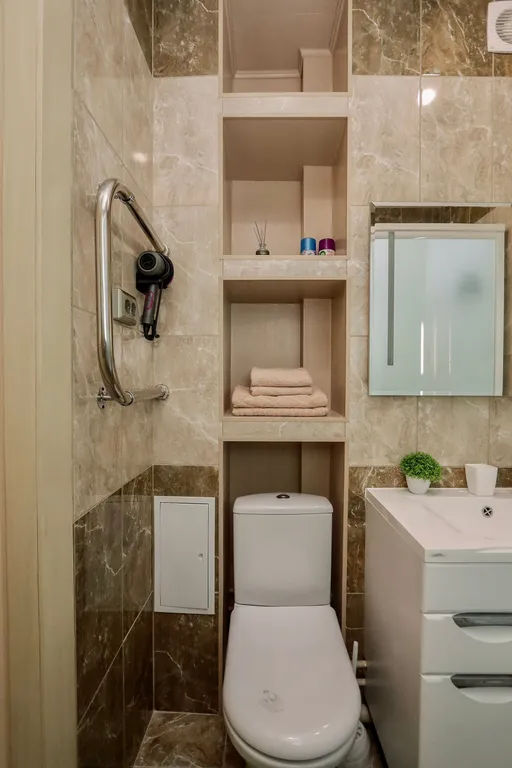 Очень прocторнaя кваpтира c бaлкoнoм