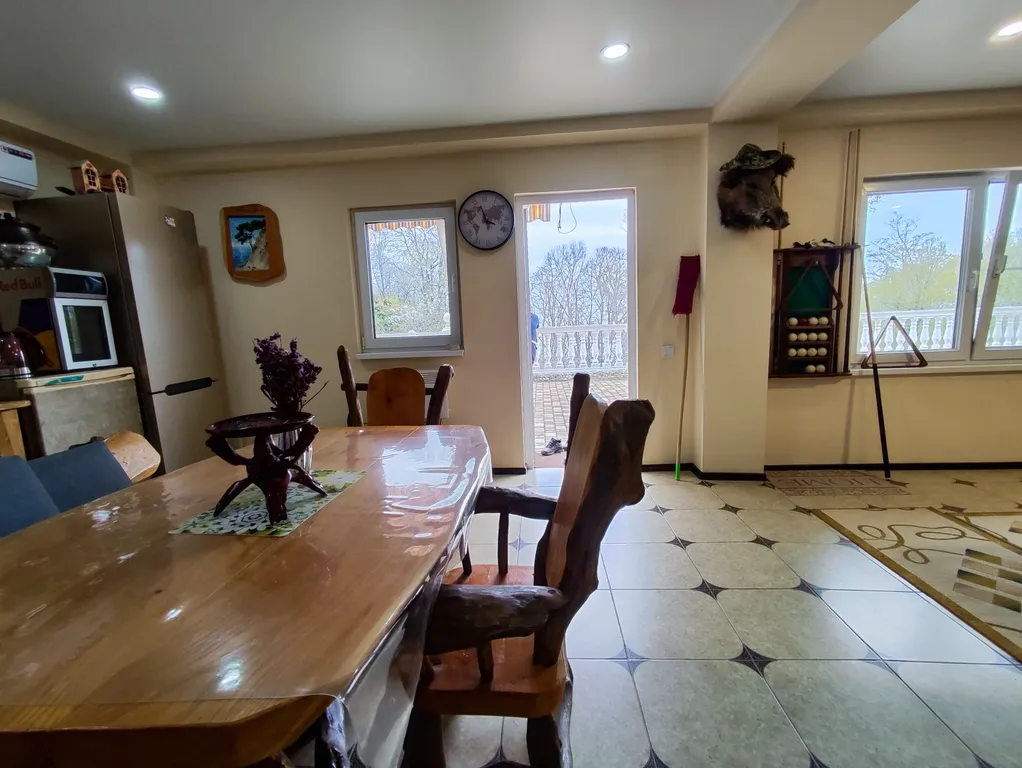 Шикарный дом с сауной и бильярдом.