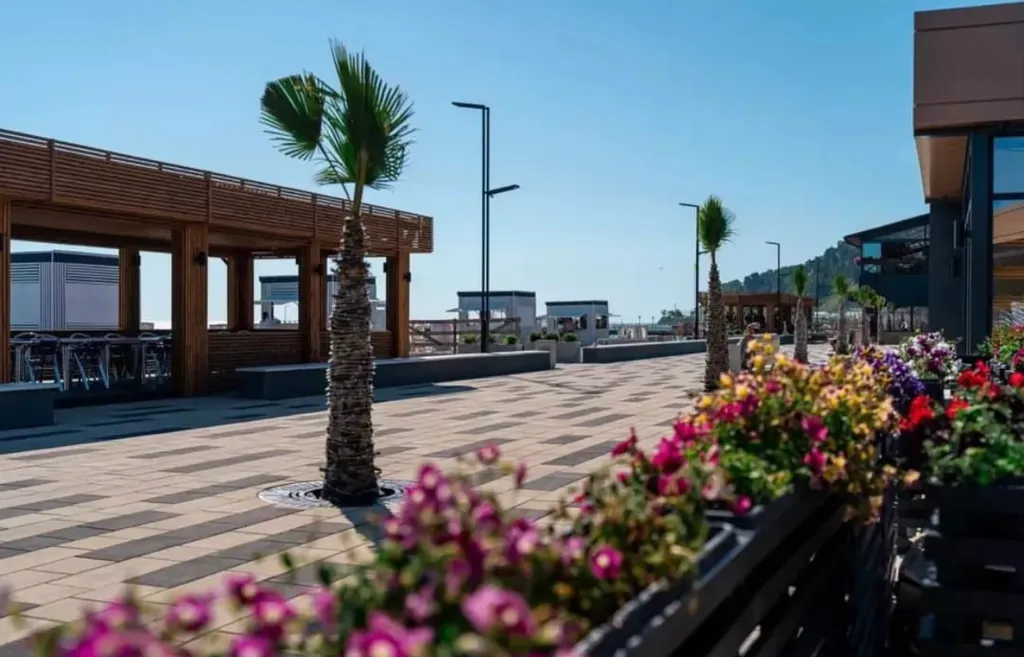 Квартира с отдельной спальней в 15 минут от моря