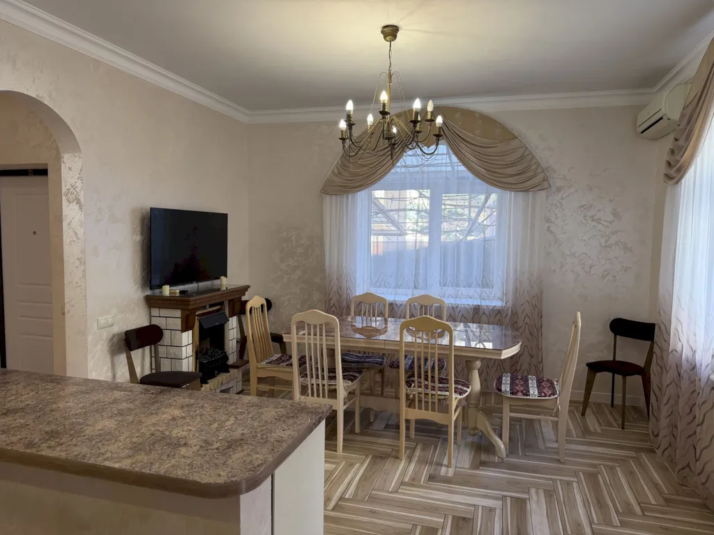 Дом с террасами и видом на море, рядом с центром