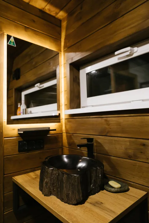 Домик в лесу вблизи от города в стиле A-frame