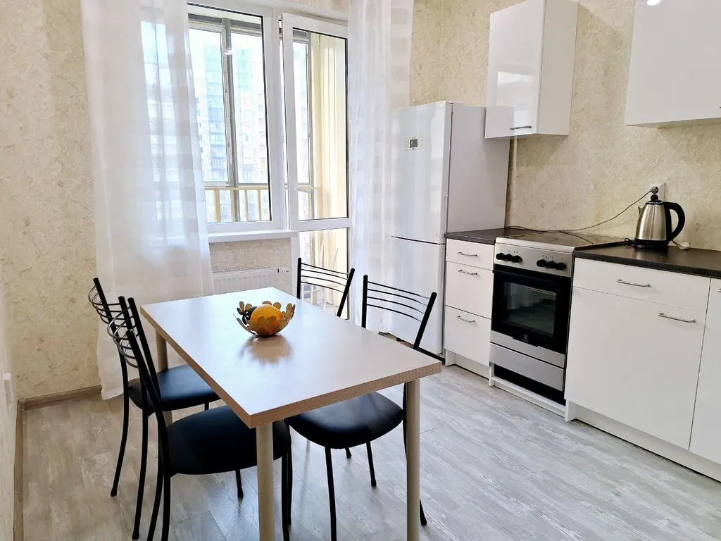 Квартира напротив Меги