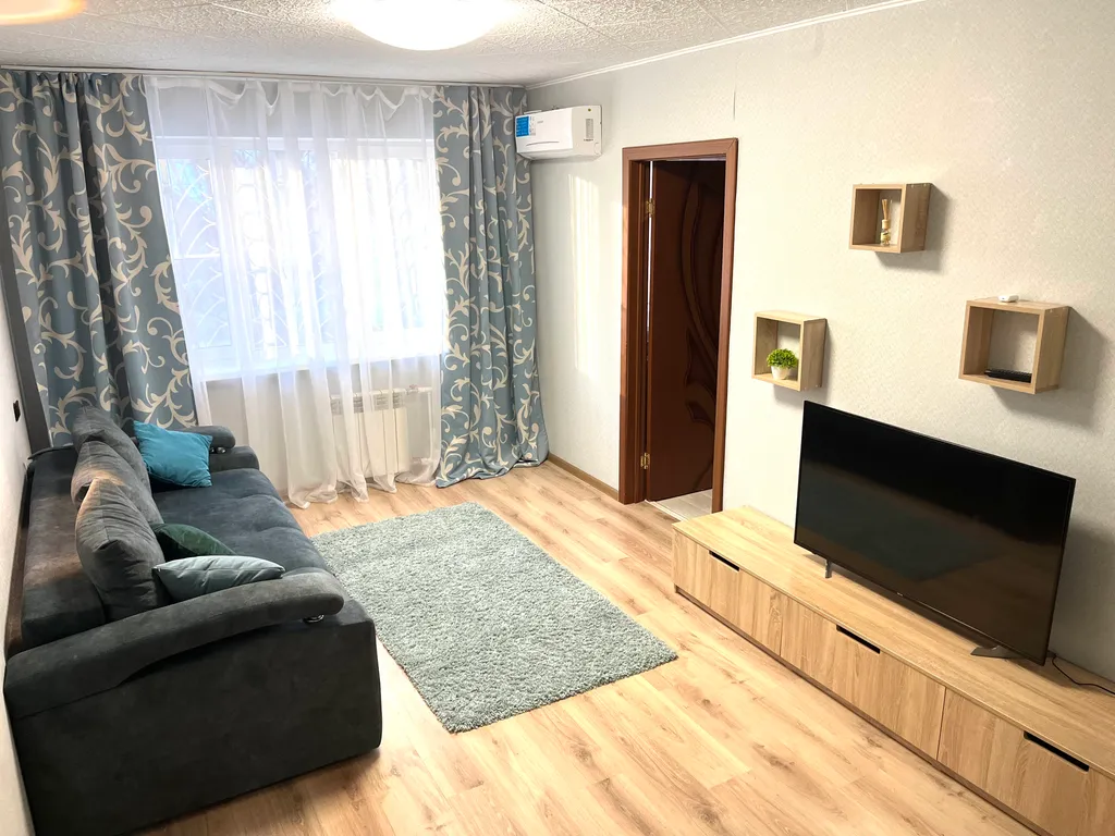 Двухкомнатная квартира около городских прудов