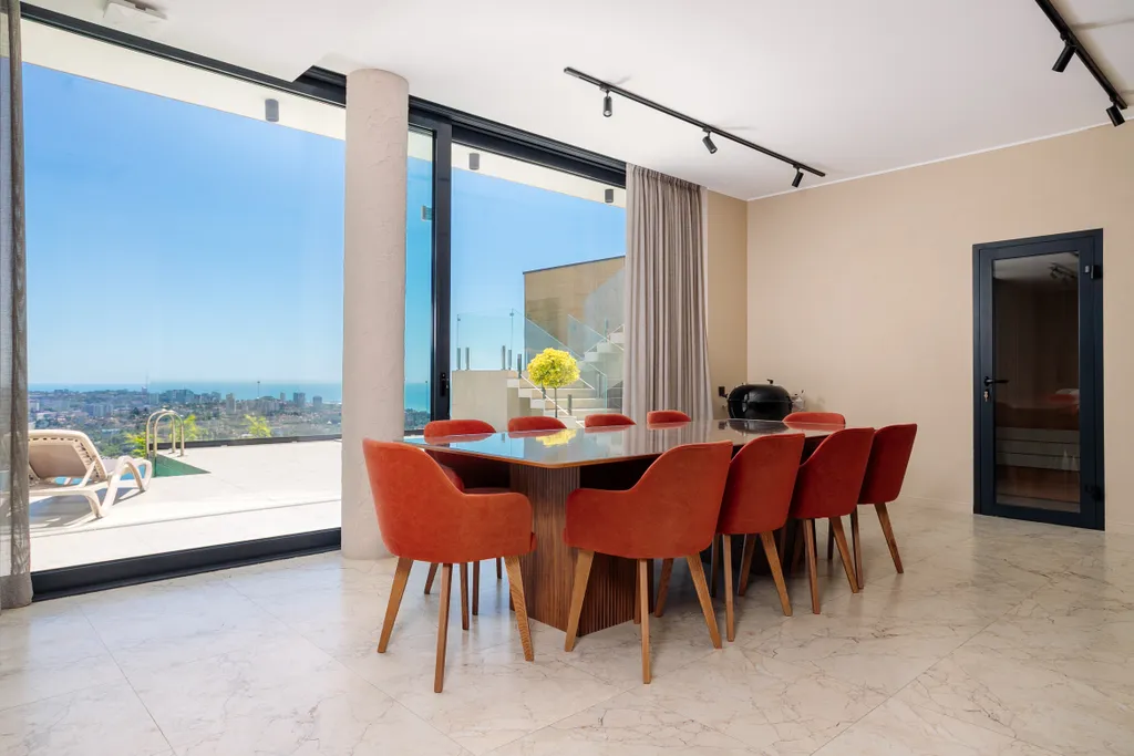 Вилла с потрясающим видом на море и Сочи