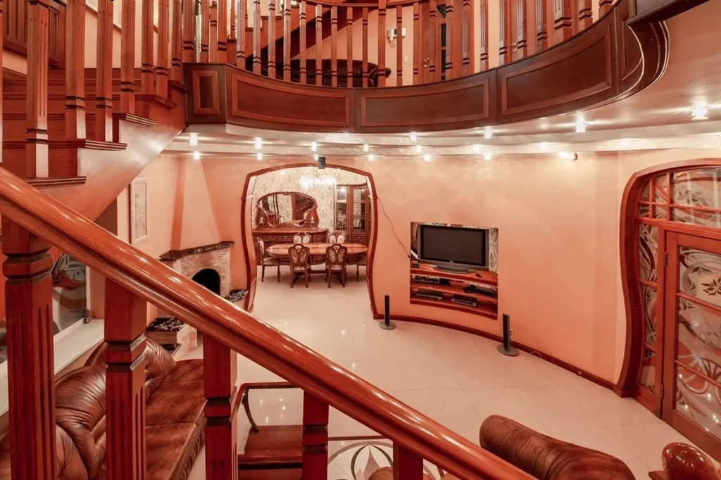 Дом с бассейном и сауной