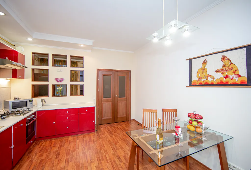 4BR Apartment next to St Isaak Cathedral