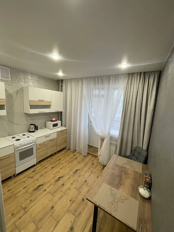 Красивая квартира в новом доме рядом с заездом в город