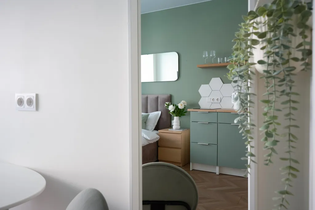 Квартира Квартира Стильная студия Оливковая с балконом и качелью — Калининград