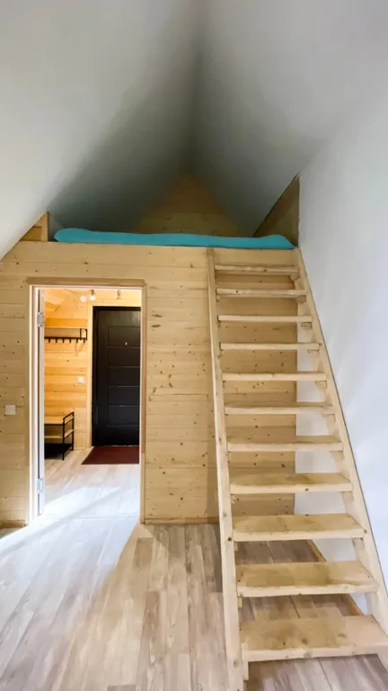 Двухэтажный дом в самом центре Софийской поляны