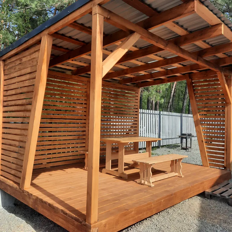 Гостевой дом в сосновом лесу в 15 минутах от курорта Манжерок