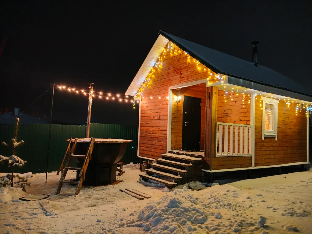 Уютный домик с отдельно стоящей русской баней на дровах и банным чаном