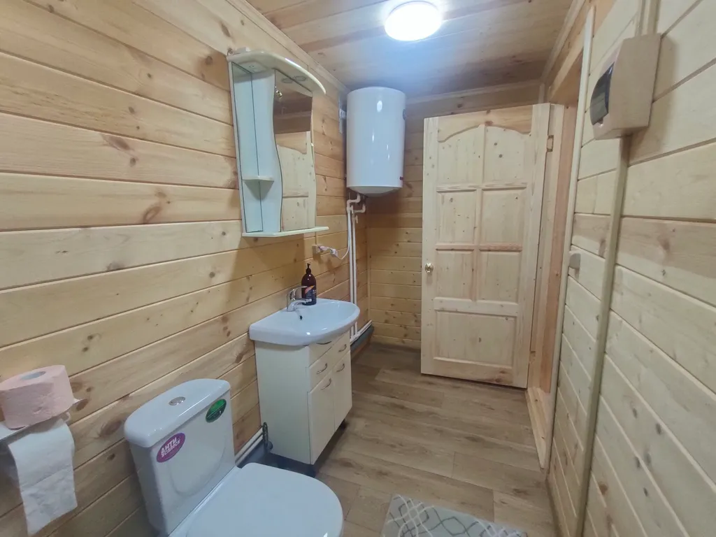 Дом на самом берегу озера селигер