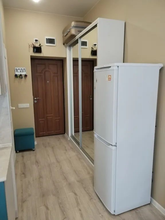 Студия для двоих с видом на аллею