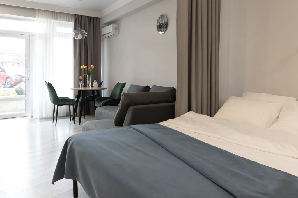 Студия у Массандровского парка в элитном районе Ялты