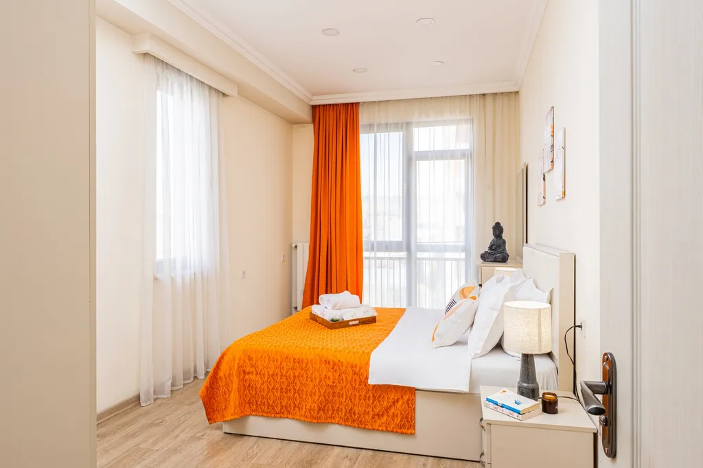 Квартира с витражными окнами в центре