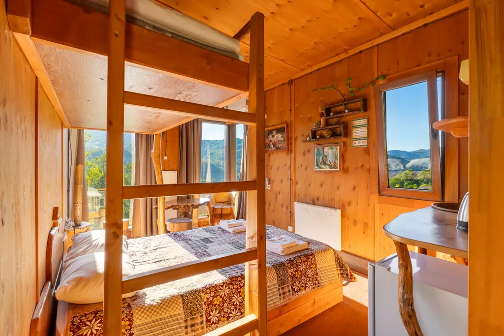 Глемпинг с видом на лес