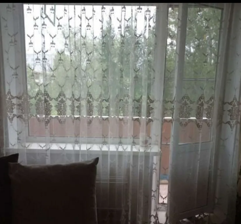 Сдается квартира в центре левобережья с двумя диванами.