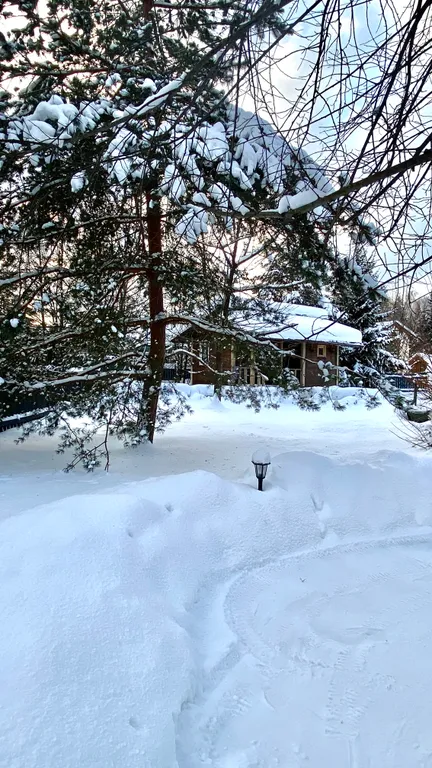 Вилла с квадратным бассейном
