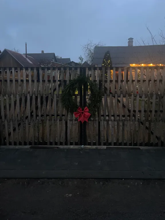 Уютный домик у озера