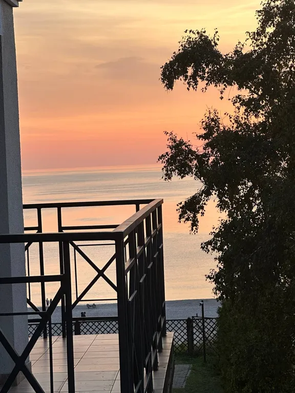 Апартаменты на первой береговой линии с боковым видом на море