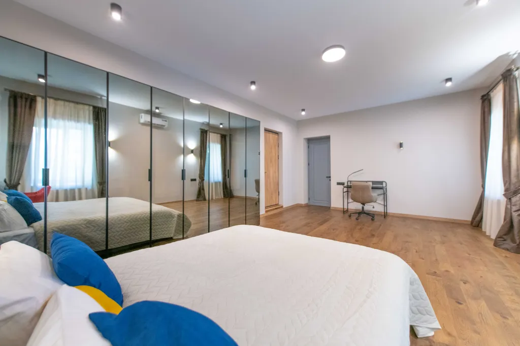 Central apartment with a swimming pool