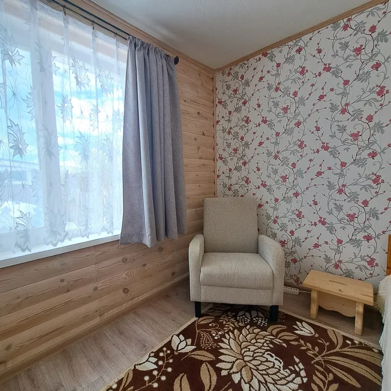 Дом с качелями