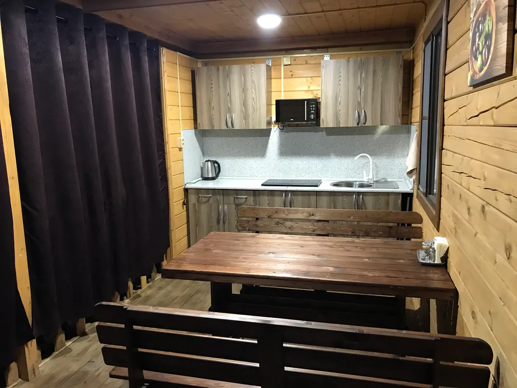 Уютные домики у канала