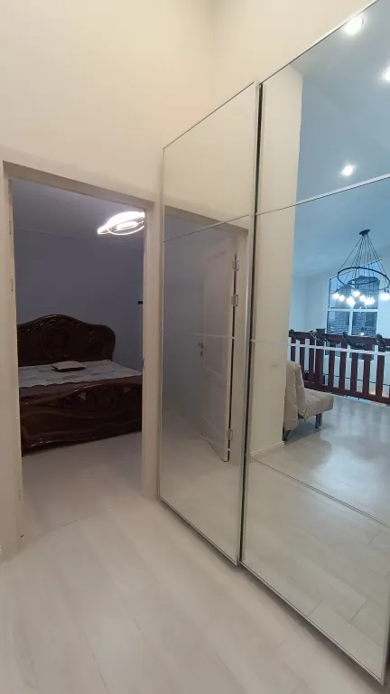 Большой уютный дом с камином