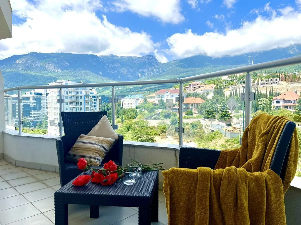 Уютная квартира с видом на горы в ЖК Шато Лувр в пгт Гурзуф