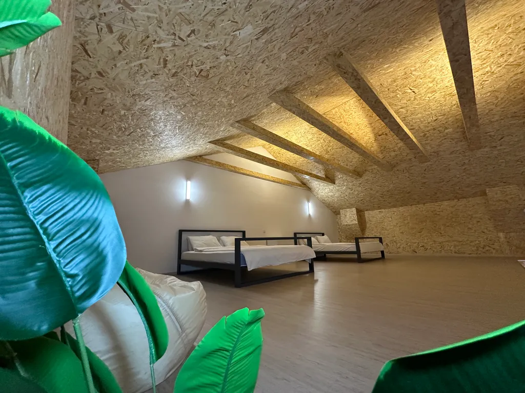 Двухэтажные апартаменты с балконом Столица 2313