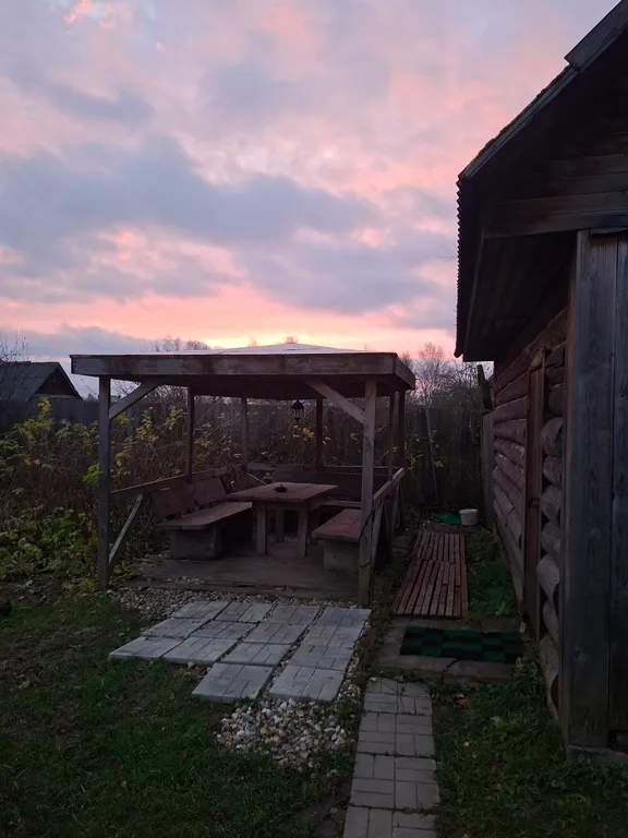 Большой дом с баней рядом с водой