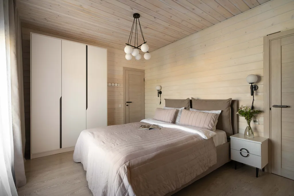 Загородный дом на берегу реки со своим пляжем