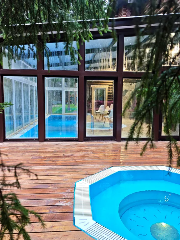 Лесной дом с тёплым бассейном, джакузи, сауной и сибирским чаном