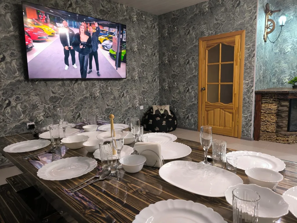 Дом у пруда